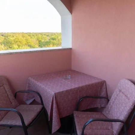 Affittacamere Apartments&rooms Chiara 3*