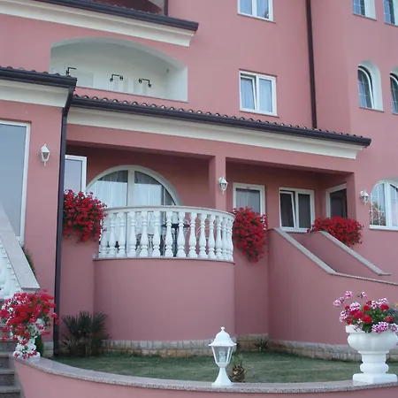 Affittacamere Apartments&rooms Chiara 3*