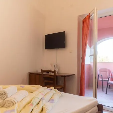 Affittacamere Apartments&rooms Chiara