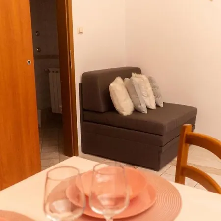 Apartments&rooms Chiara 3*