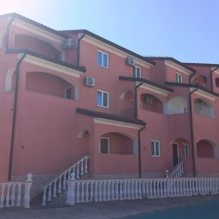 Affittacamere Apartments&rooms Chiara 3*