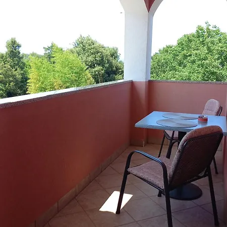 Apartments&rooms Chiara 3*