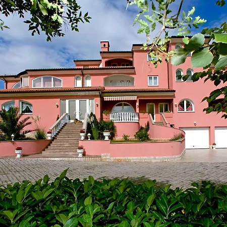 Apartments&rooms Chiara