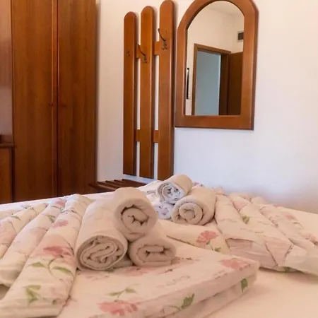 And Chiara بيت ضيافة