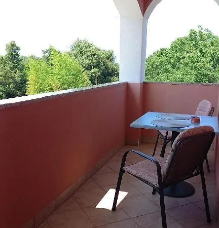 Pensión And Chiara